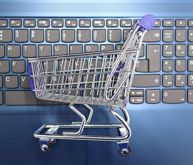 Steam para iadesi için alışveriş sepeti ve dizüstü bilgisayar