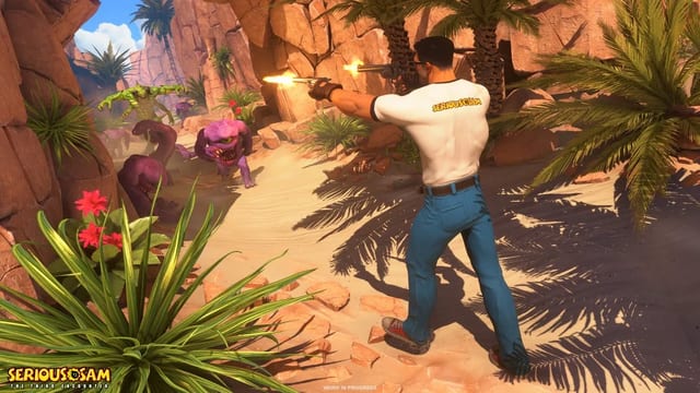 Serious Sam: The Third Encounter'da Sam çölde çift tabancayla düşmanlara ateş ediyor