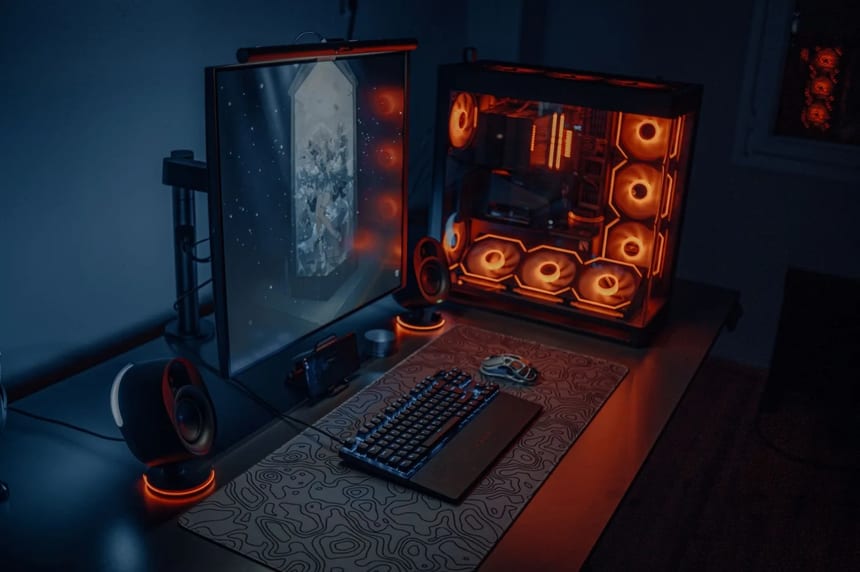 RGB ışıklı oyuncu kurulumu ve ücretsiz oyun hafta sonunu anlatan masaüstü