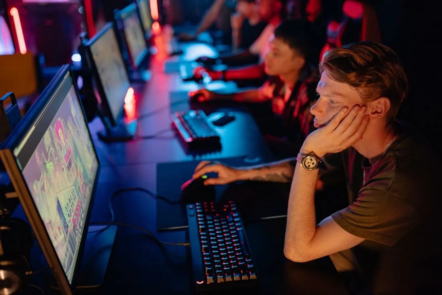 Zula oyununda taktiksel FPS oynayan oyuncu, Zula Altın harcama